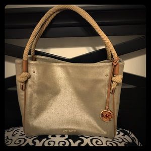 NWT MICHAEL Micheal Kors Isla LG Bag Pale Gold